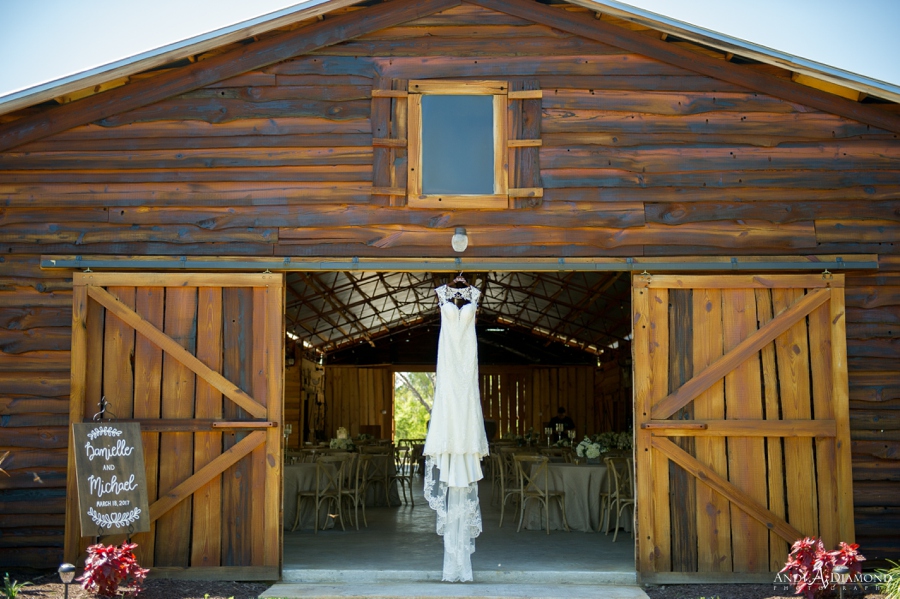 tampa wedding photographers at prairie glenn barn_0002